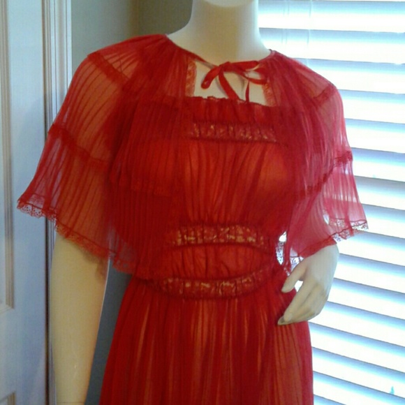 Stunning vintage nightgown and cape - Picture 4 of 4